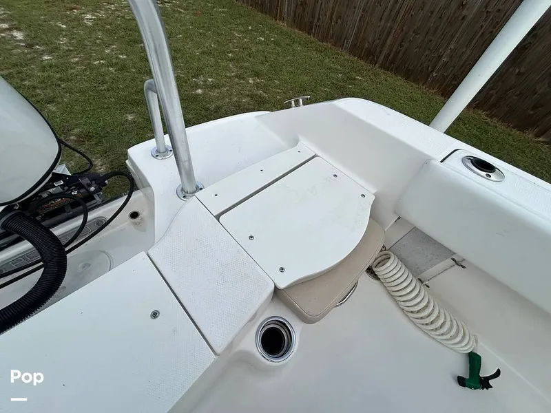 Slide: The Image of Robalo R-180 CC 2019 - 16781522