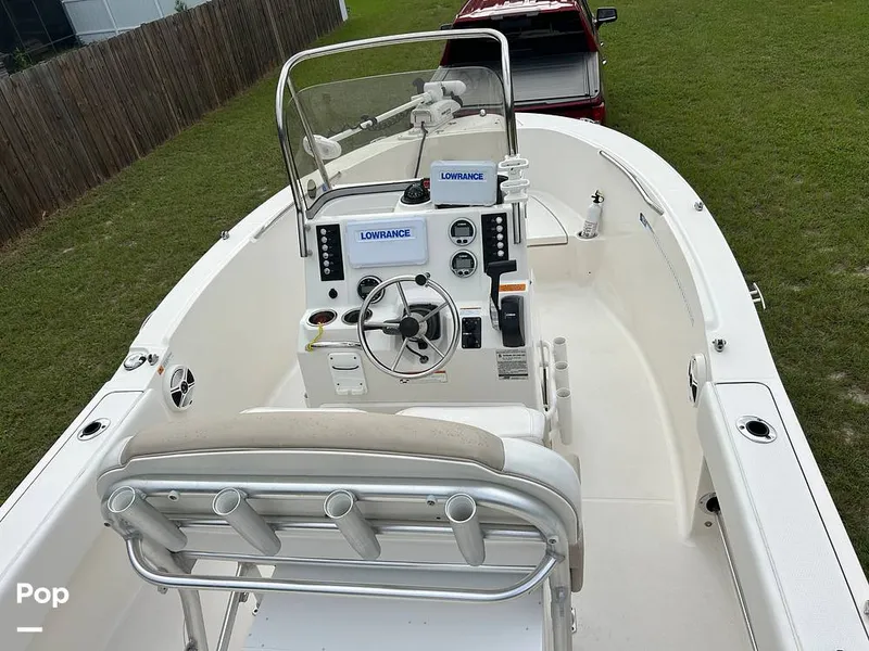 Slide: The Image of Robalo R-180 CC 2019 - 16781480