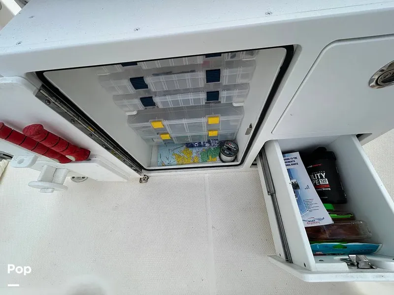 Slide: The Image of Robalo R-180 CC 2019 - 16781585