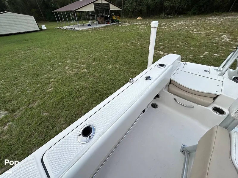 Slide: The Image of Robalo R-180 CC 2019 - 16781516