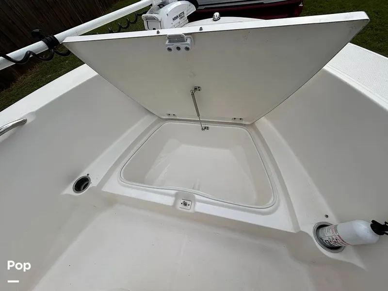Slide: The Image of Robalo R-180 CC 2019 - 16781487