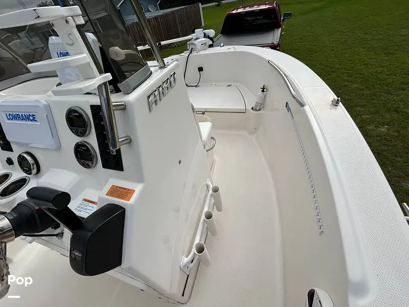 Slide: The Image of Robalo R-180 CC 2019 - 16781484