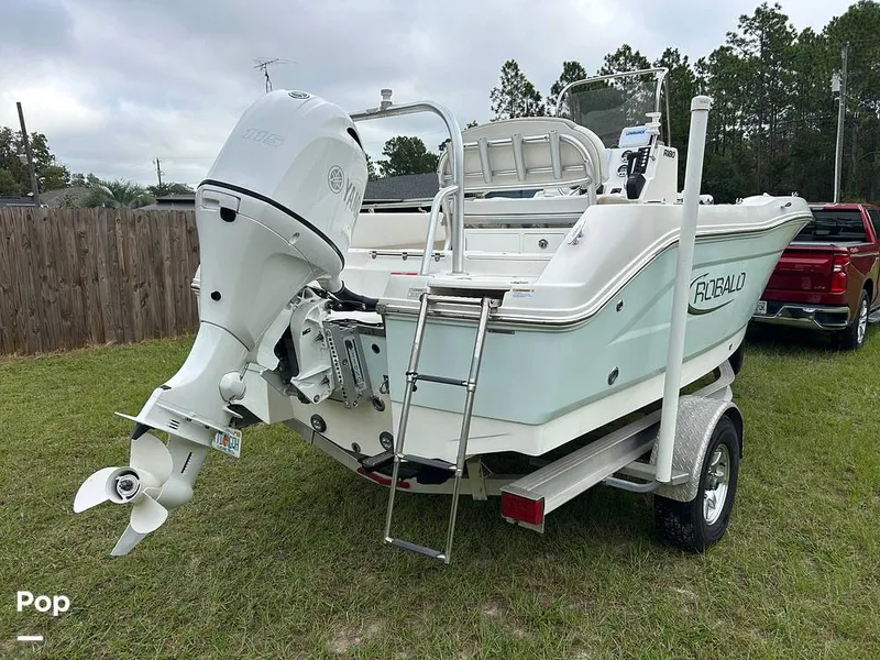 Slide: The Image of Robalo R-180 CC 2019 - 16781438