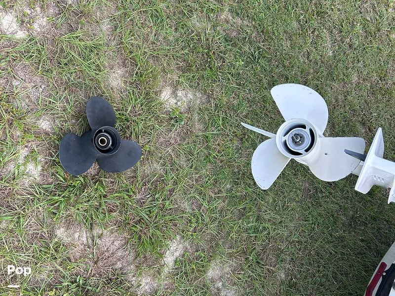 Slide: The Image of Robalo R-180 CC 2019 - 16781587