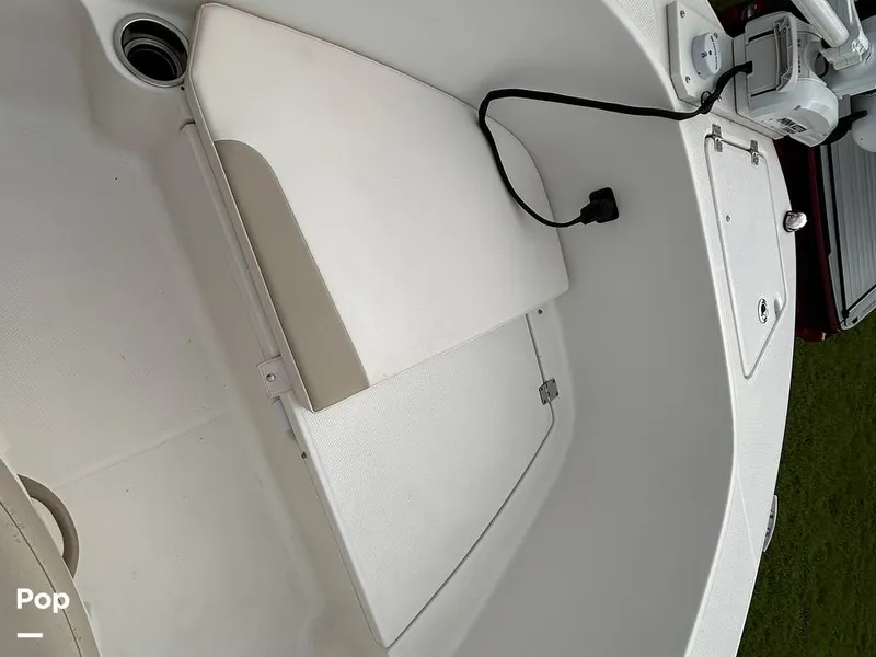 Slide: The Image of Robalo R-180 CC 2019 - 16781488