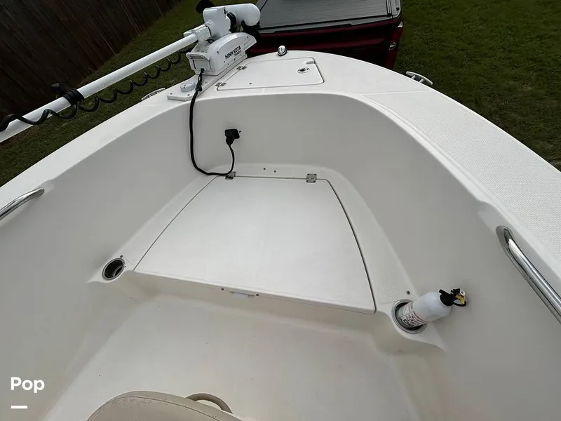 Slide: The Image of Robalo R-180 CC 2019 - 16781486
