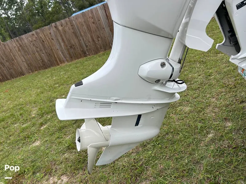 Slide: The Image of Robalo R-180 CC 2019 - 16781443