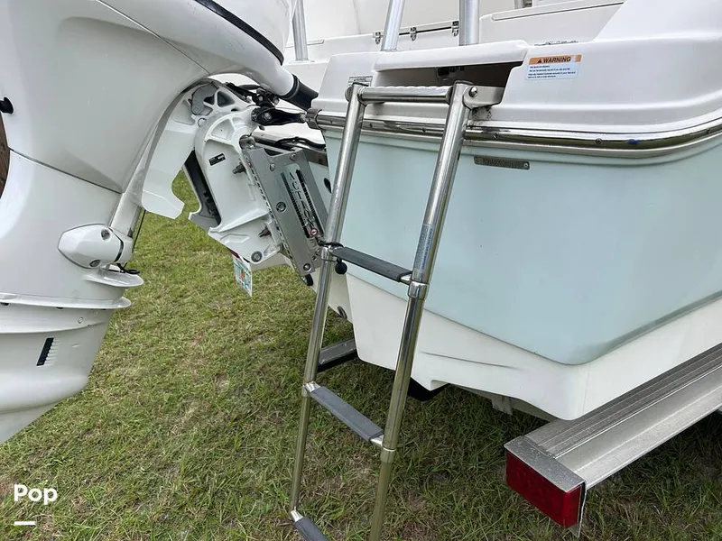 Slide: The Image of Robalo R-180 CC 2019 - 16781445