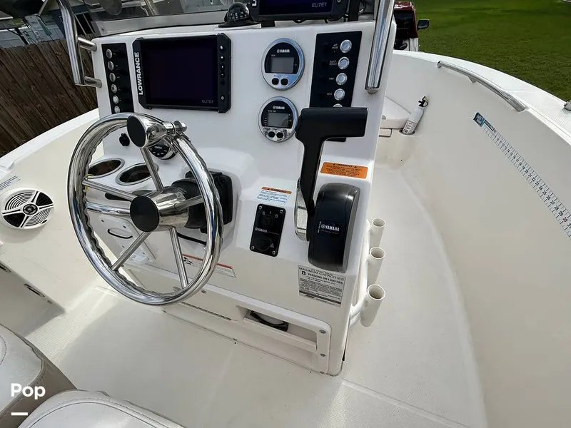 Slide: The Image of Robalo R-180 CC 2019 - 16781508