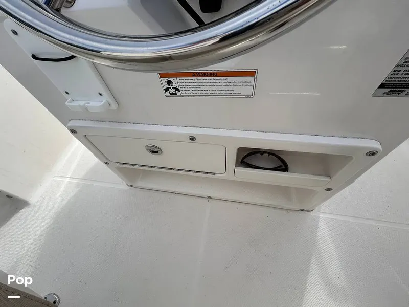 Slide: The Image of Robalo R-180 CC 2019 - 16781509