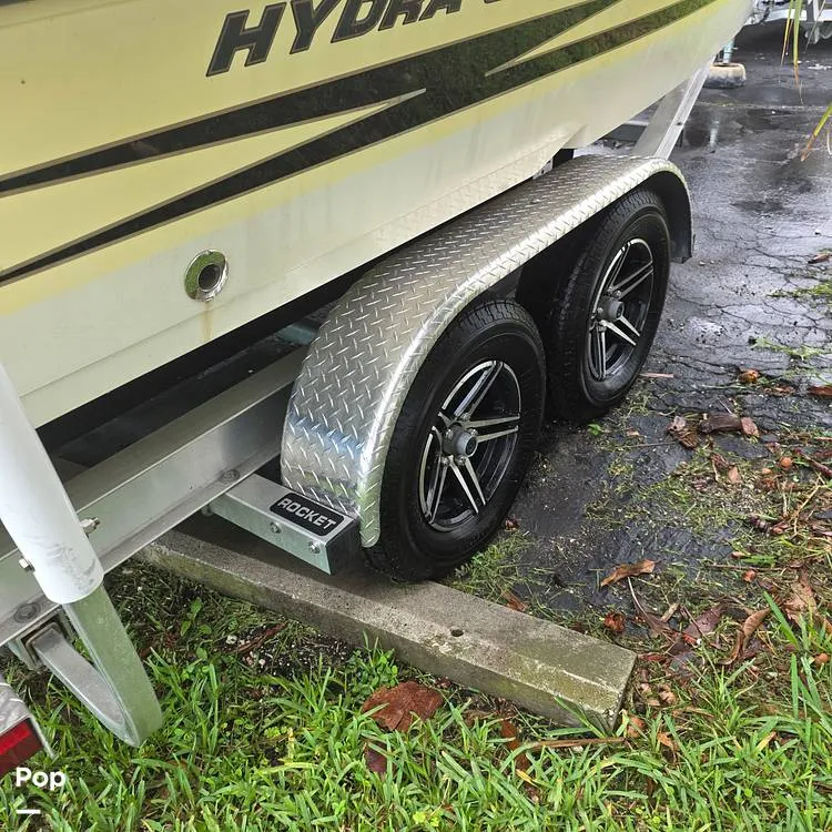 Slide: The Image of Hydra-Sports 20 Bay Bolt 2004 - 16789055