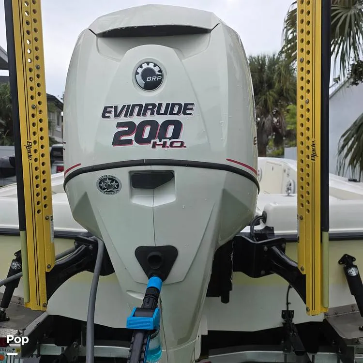 Slide: The Image of Hydra-Sports 20 Bay Bolt 2004 - 16789054