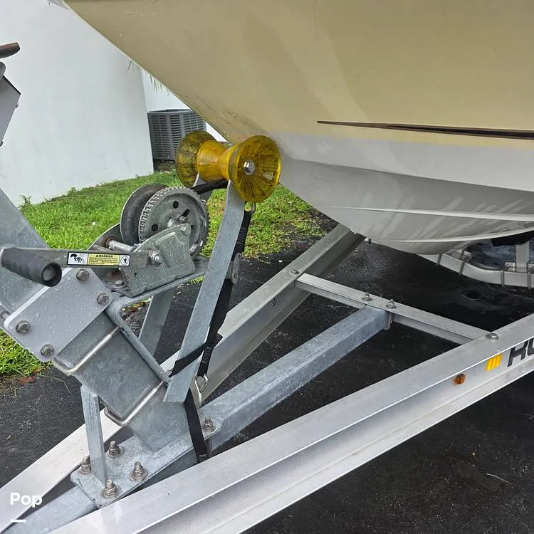 Slide: The Image of Hydra-Sports 20 Bay Bolt 2004 - 16789045