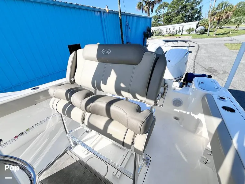 Slide: The Image of Captain's Chair - 16767543