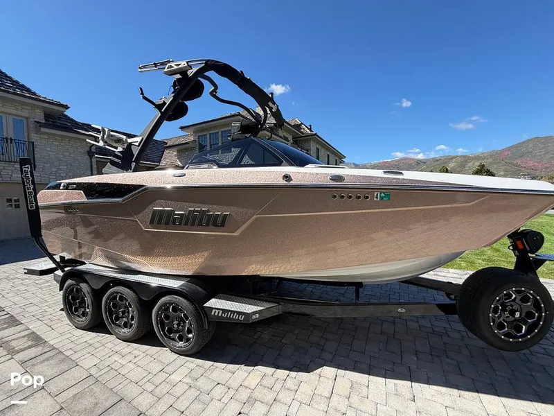 The Image of Malibu M220 2022 - 16793962