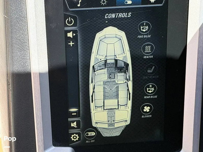 Slide: The Image of Malibu M220 2021 - 16793969
