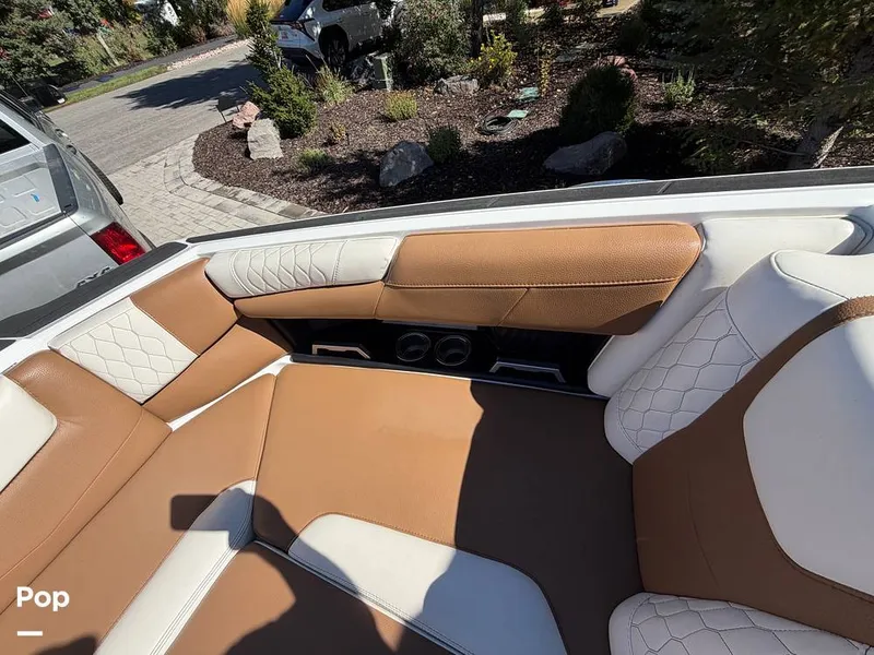 Slide: The Image of Malibu M220 2021 - 16793990