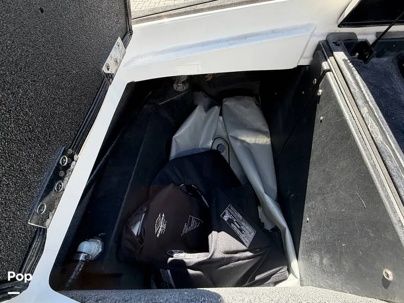 Slide: The Image of Malibu M220 2021 - 16793976