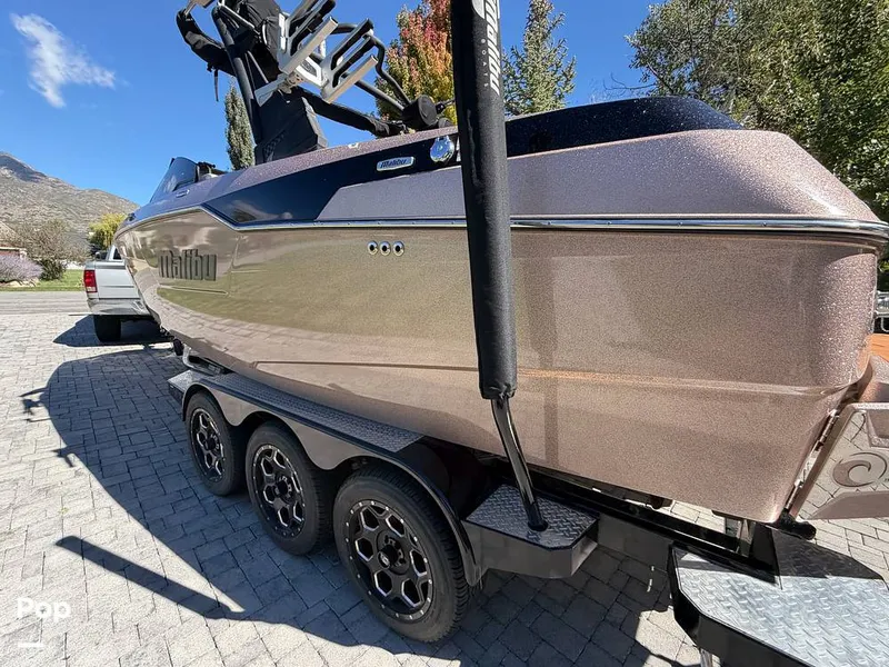 Slide: The Image of Malibu M220 2021 - 16794022