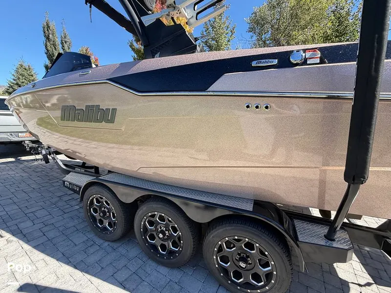 Slide: The Image of Malibu M220 2021 - 16794021