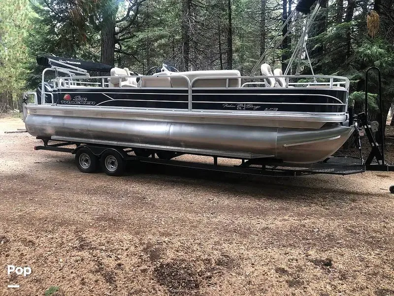 The Image of Sun Tracker Fishin' Barge 24 DLX XP3 2016 - 16821681