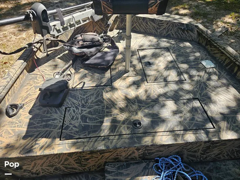 Slide: The Image of Lowe Roughneck 2070 CC 2022 - 16809760