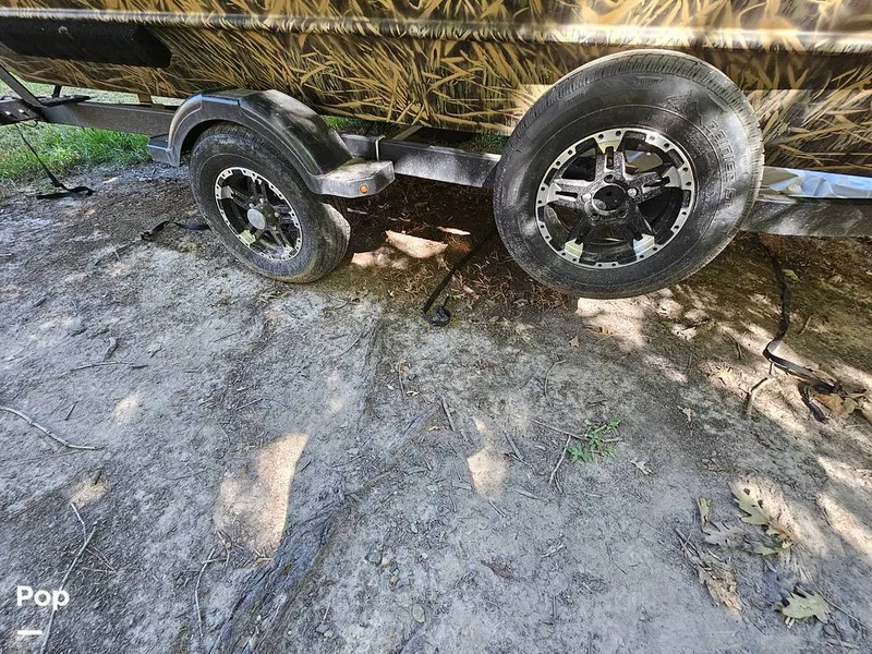 Slide: The Image of Lowe Roughneck 2070 CC 2022 - 16809798