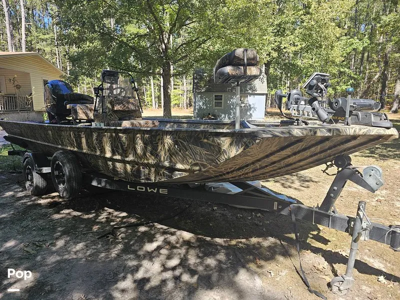 Slide: The Image of Lowe Roughneck 2070 CC 2022 - 16809755