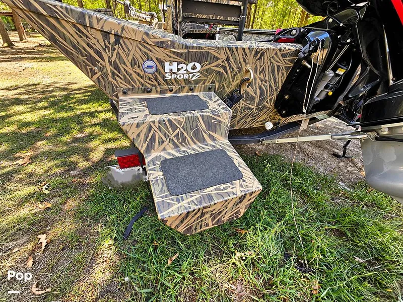 Slide: The Image of Lowe Roughneck 2070 CC 2022 - 16809751