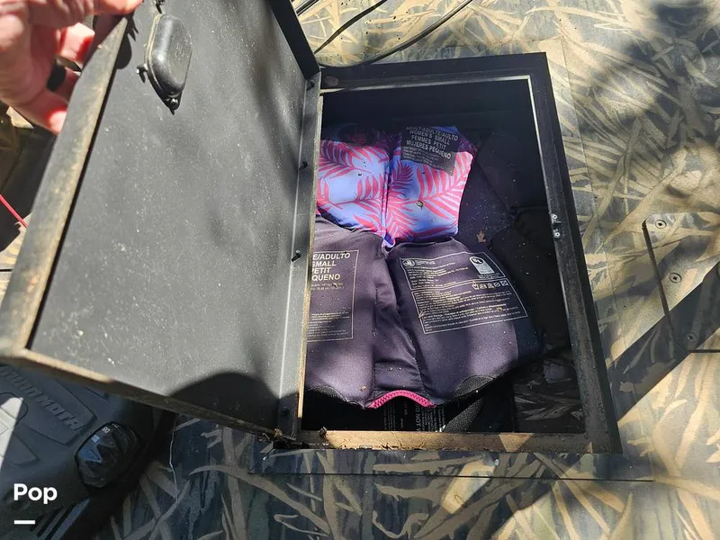 Slide: The Image of Lowe Roughneck 2070 CC 2022 - 16809767