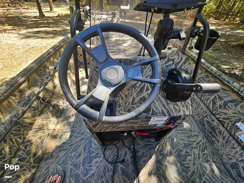 Slide: The Image of Lowe Roughneck 2070 CC 2022 - 16809780