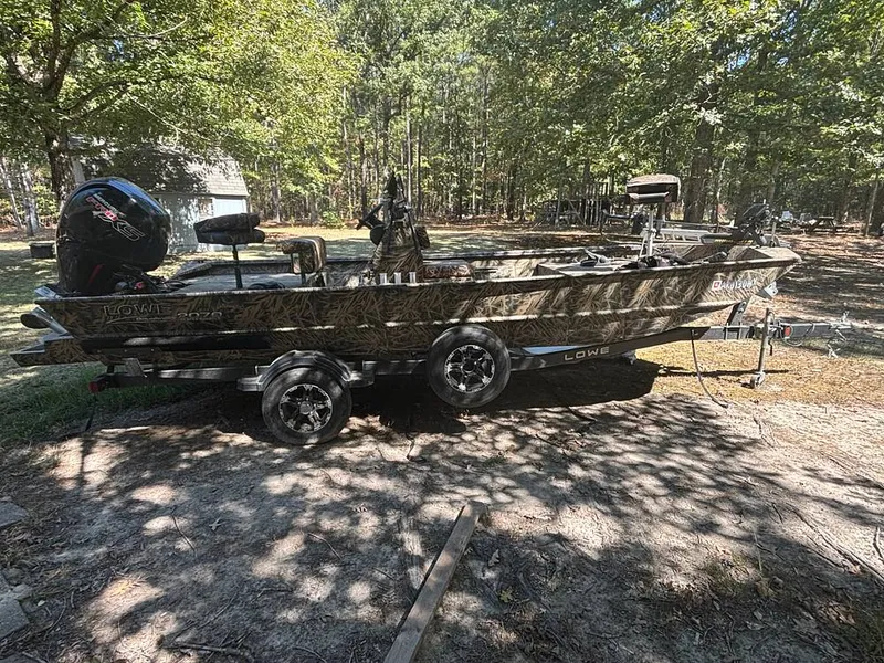 The Image of Lowe Roughneck 2070 CC 2022 - 16786046