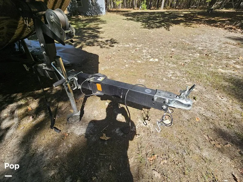 Slide: The Image of Lowe Roughneck 2070 CC 2022 - 16809795