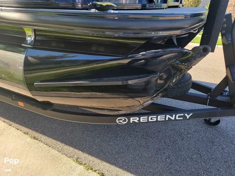 Slide: The Image of Regency 250 DL3 2019 - 16787536