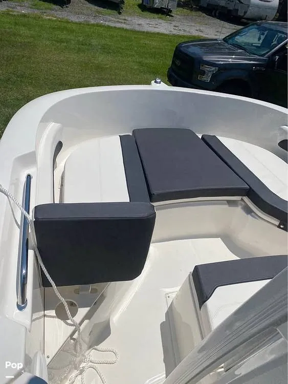Slide: The Image of Bayliner T22CC 2022 - 16793158