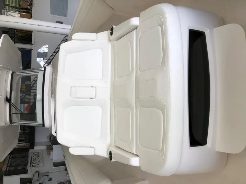 Slide: The Image of Intrepid 407 2020 - 55