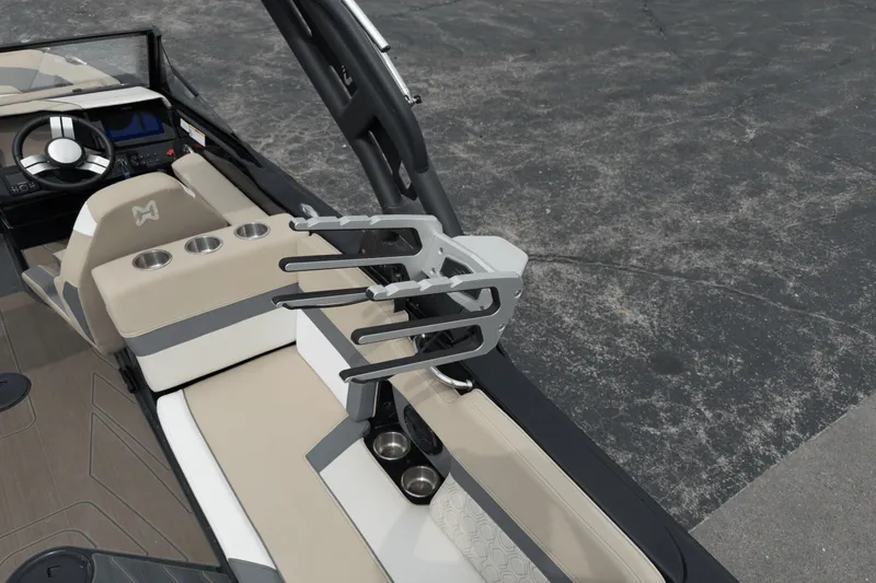 Slide: The Image of Heyday Wake Boats H22 2022 - 10