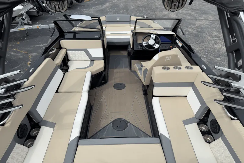 Slide: The Image of Heyday Wake Boats H22 2022 - 11