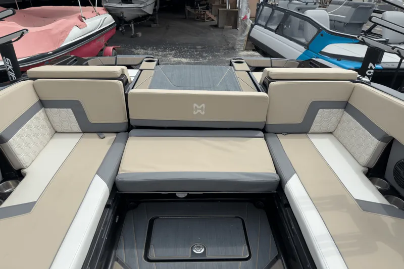 Slide: The Image of Heyday Wake Boats H22 2022 - 13