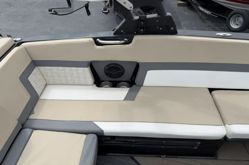 Slide: The Image of Heyday Wake Boats H22 2022 - 14