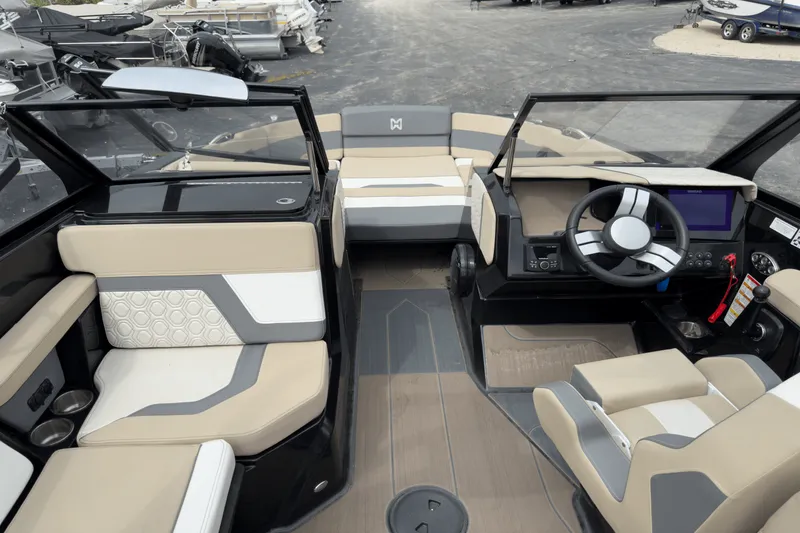 Slide: The Image of Heyday Wake Boats H22 2022 - 15