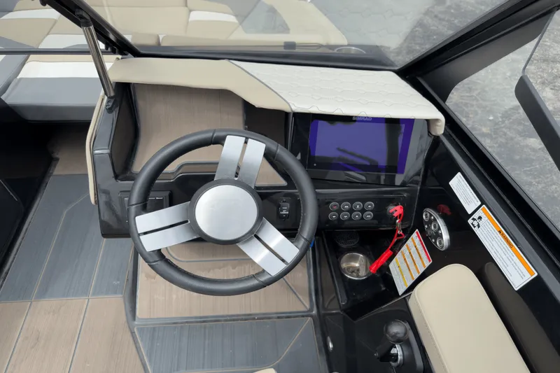 Slide: The Image of Heyday Wake Boats H22 2022 - 17