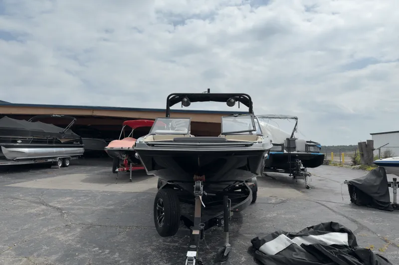 Slide: The Image of Heyday Wake Boats H22 2022 - 2