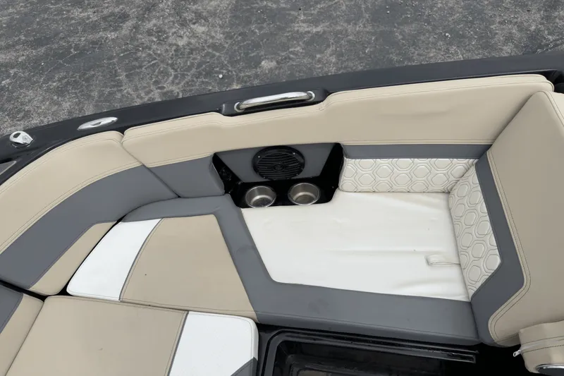 Slide: The Image of Heyday Wake Boats H22 2022 - 23