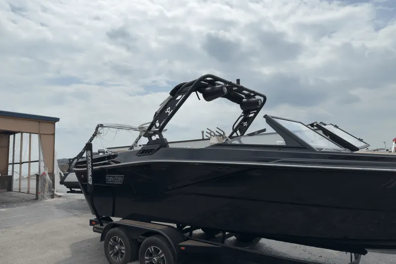 Slide: The Image of Heyday Wake Boats H22 2022 - 3