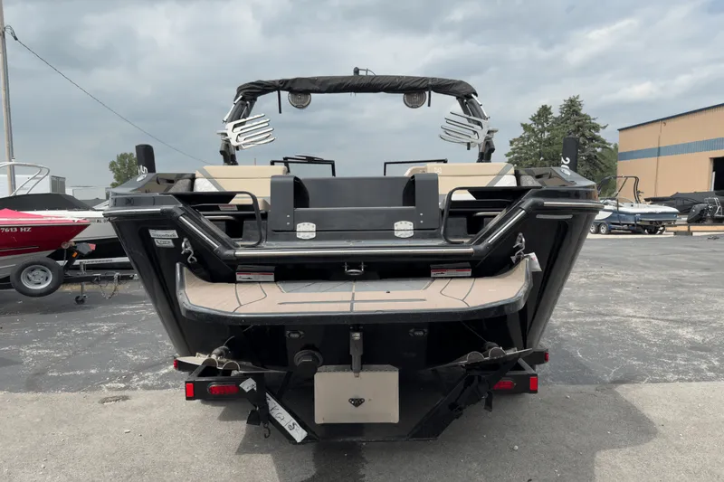 Slide: The Image of Heyday Wake Boats H22 2022 - 4