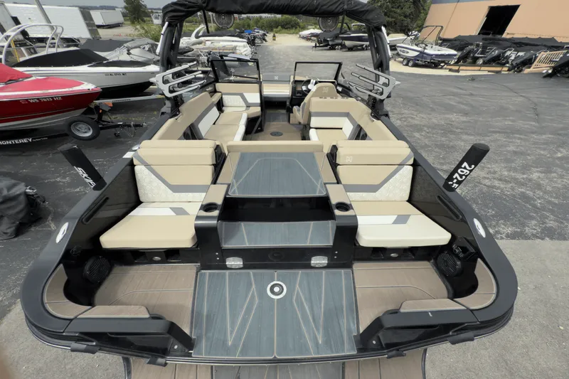 Slide: The Image of Heyday Wake Boats H22 2022 - 5