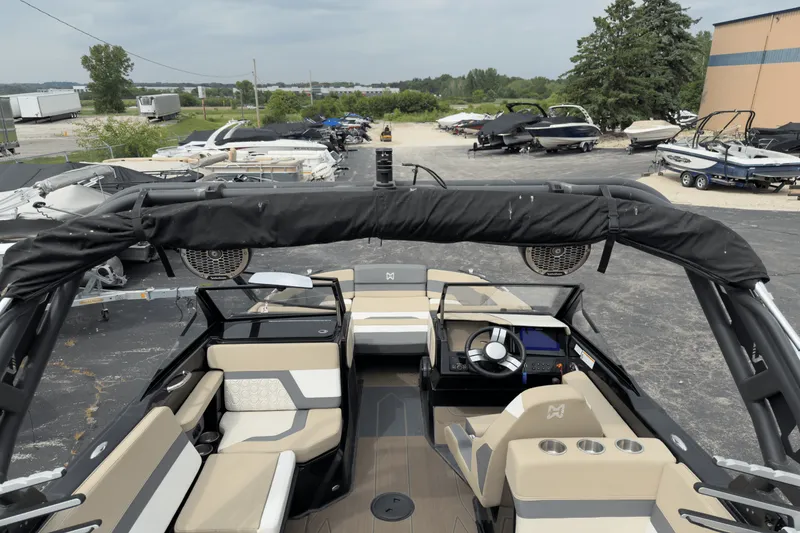 Slide: The Image of Heyday Wake Boats H22 2022 - 8