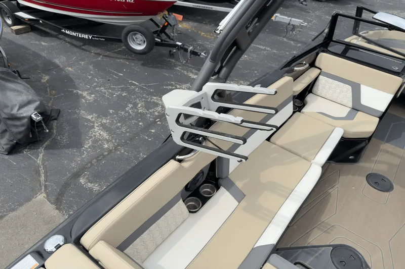 Slide: The Image of Heyday Wake Boats H22 2022 - 9