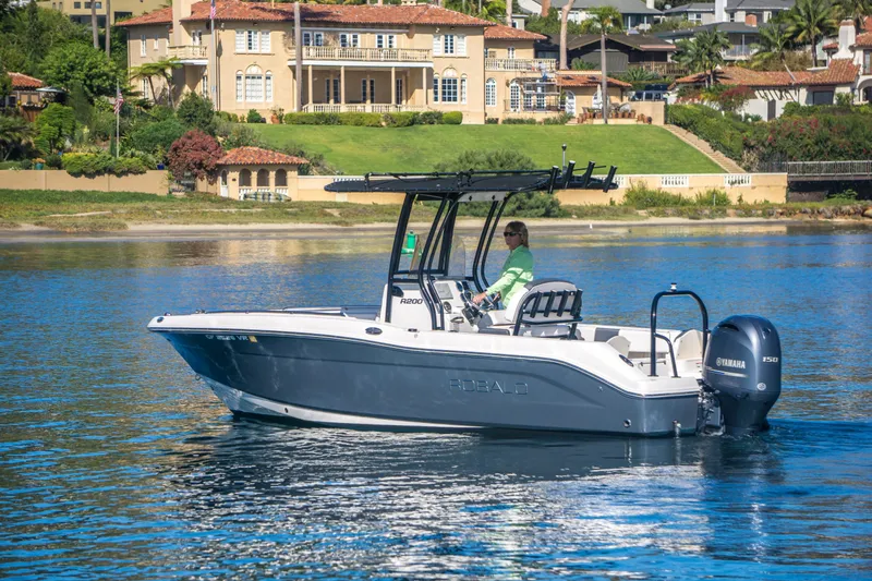 The Image of Robalo R 200 Center Console 2018 - 0